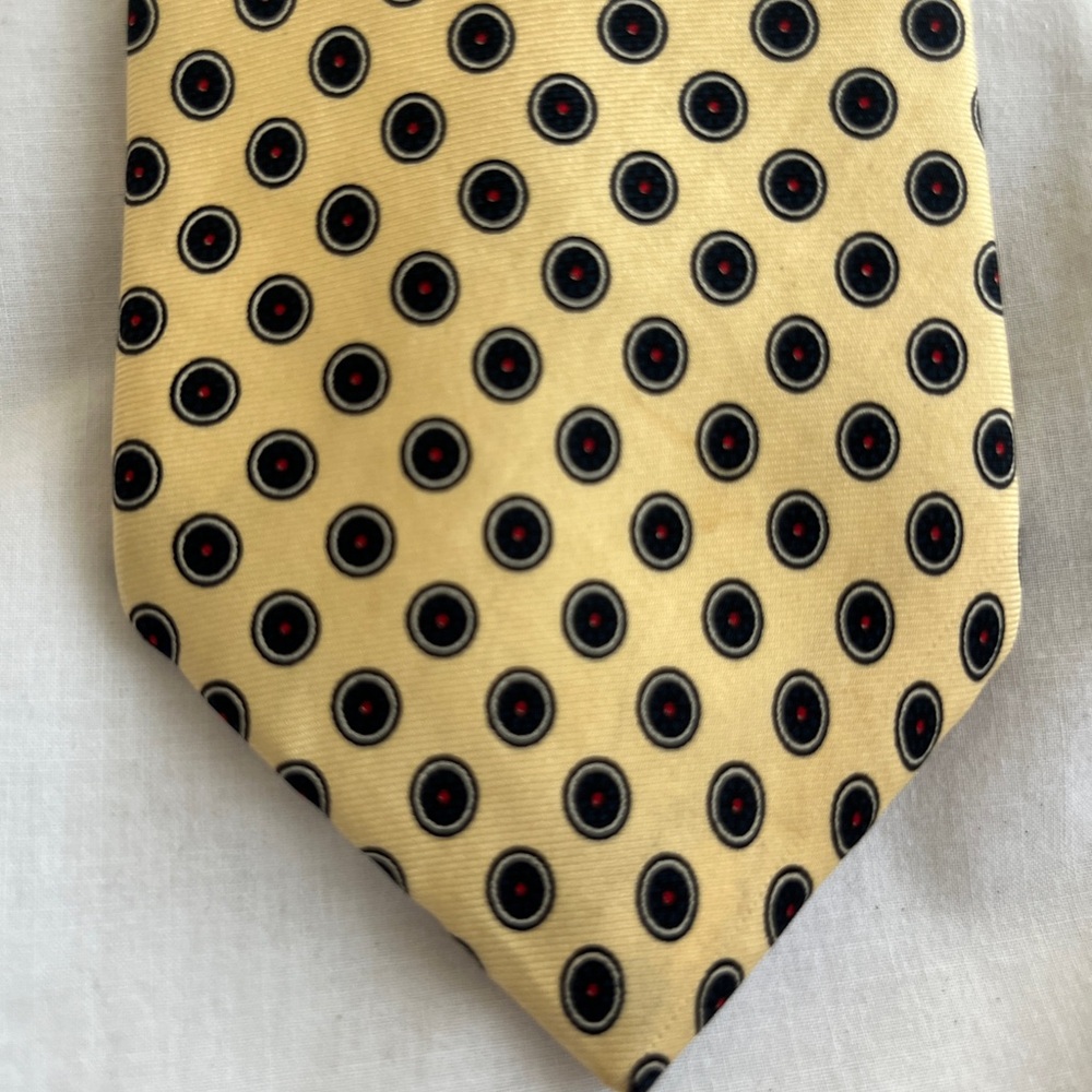 Elegant Yellow Polka Dot Tie